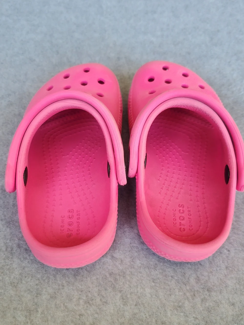 CROCS Kids Classic Clog in Bright Pink